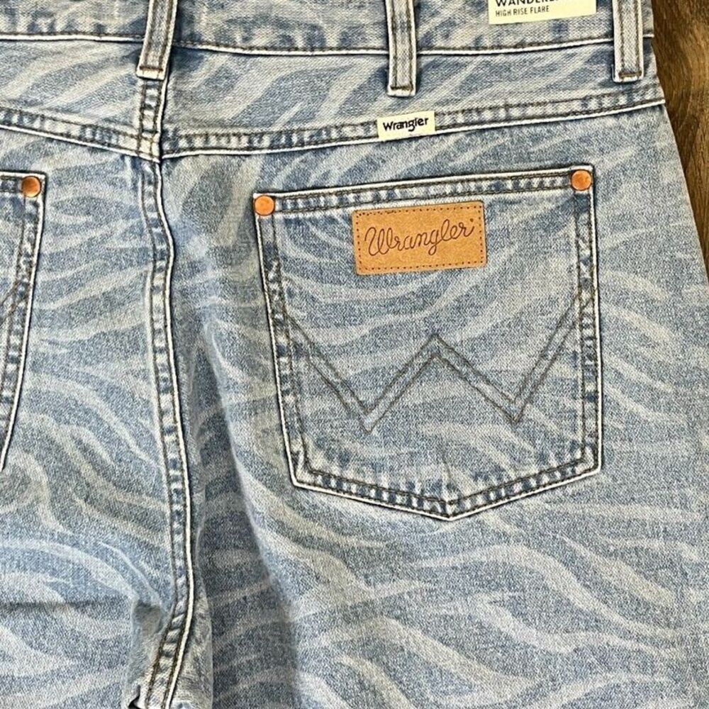 Wrangler Women's 33 Denim Meow Laser Tiger Print Wanderer Flare Jeans Retro Boho - Picture 12 of 17